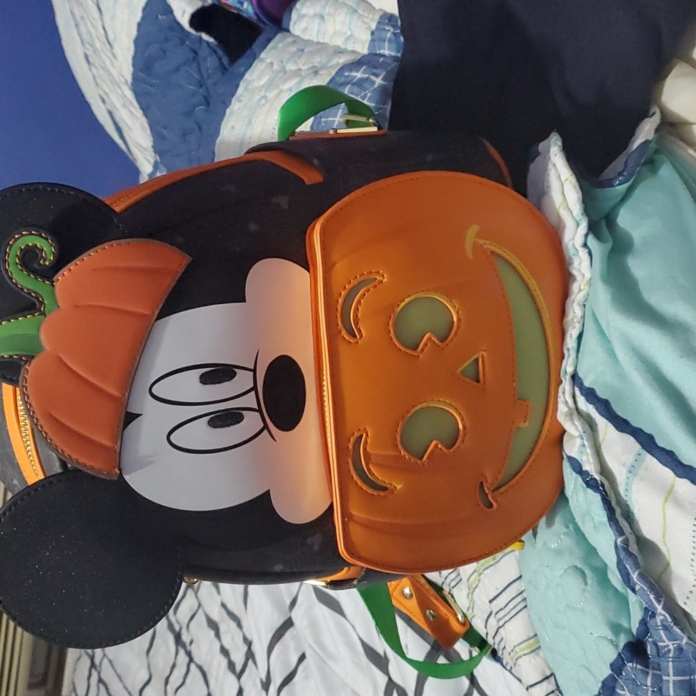A loungefly backpack is new - Picture 1 of 4
